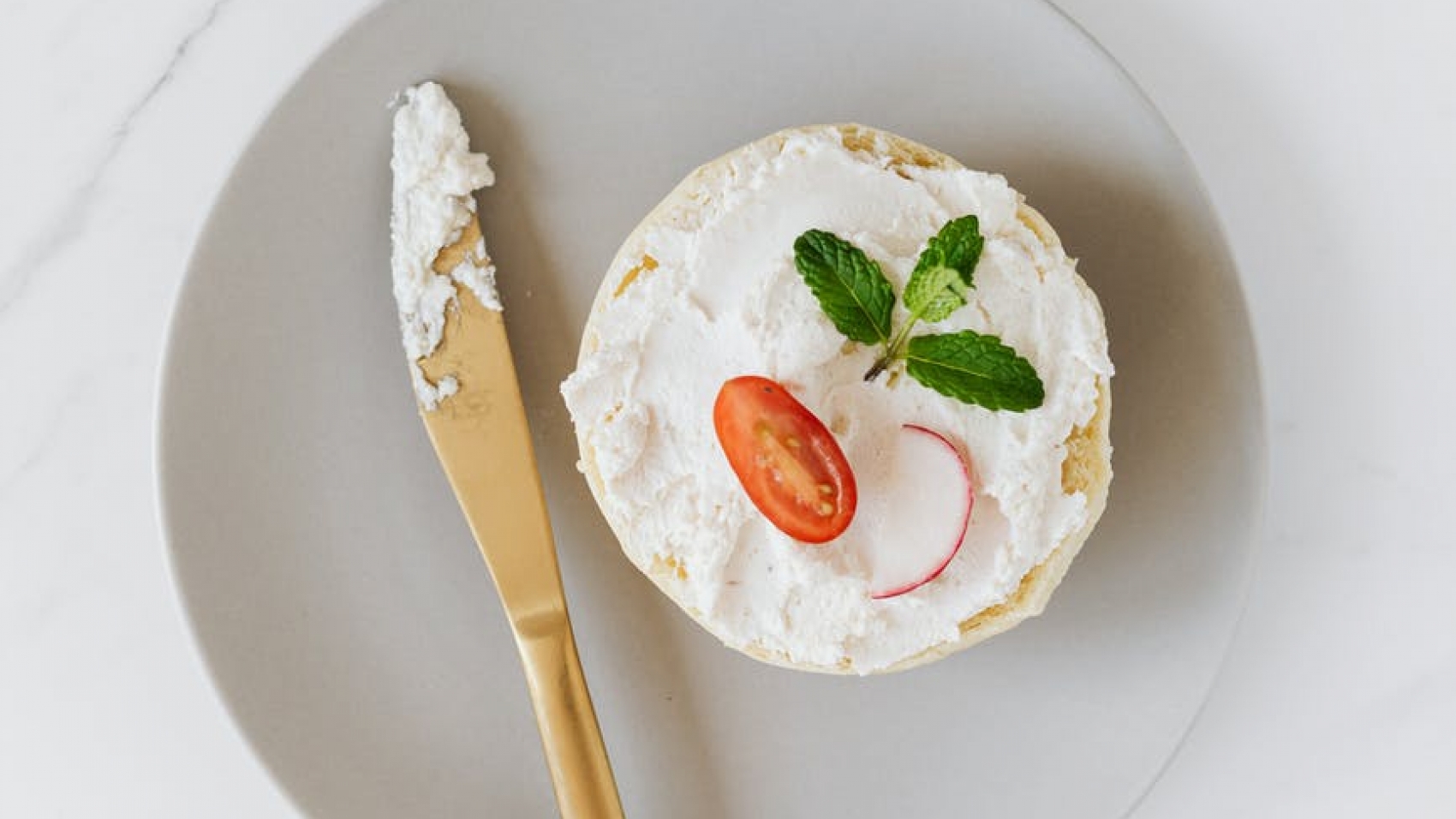 https://www.pexels.com/photo/bun-with-cottage-cheese-and-vegetable-on-platter-with-knife-4198016/